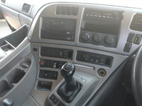 UDトラックスクオントレーラーヘッド（トラクターヘッド）大型（10t）[写真21]