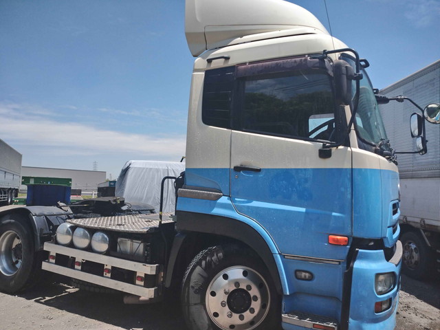 UDトラックスクオントレーラーヘッド（トラクターヘッド）大型（10t）[写真03]