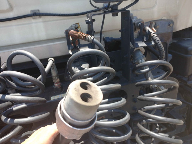 UDトラックスクオントレーラーヘッド（トラクターヘッド）大型（10t）[写真06]