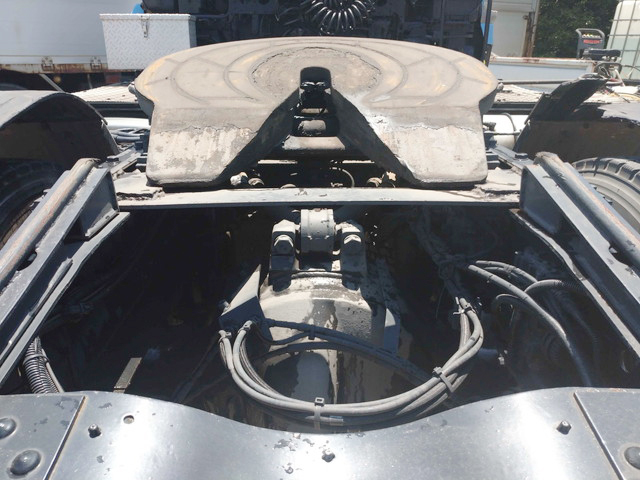 UDトラックスクオントレーラーヘッド（トラクターヘッド）大型（10t）[写真07]