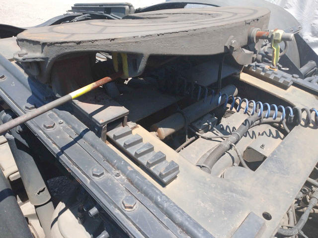 UDトラックスクオントレーラーヘッド（トラクターヘッド）大型（10t）[写真09]