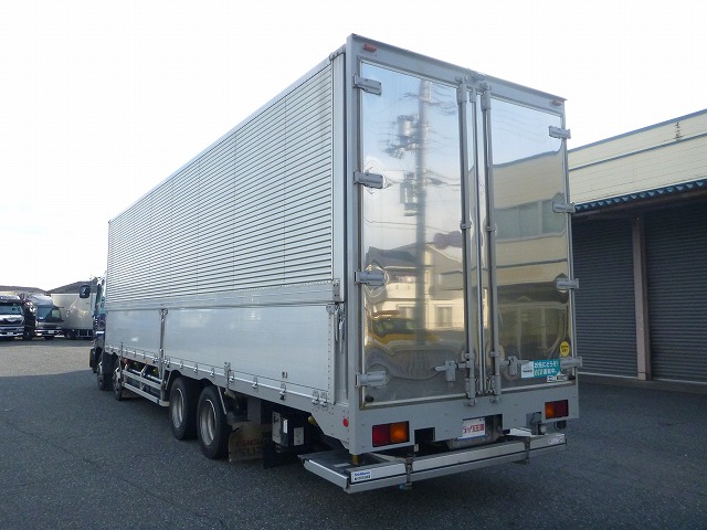 いすゞギガアルミウイング大型（10t）[写真02]