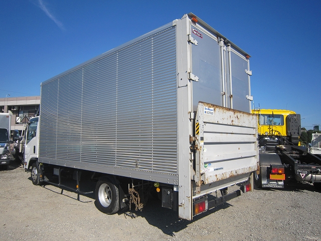 いすゞエルフアルミバン小型（2t・3t）[写真02]