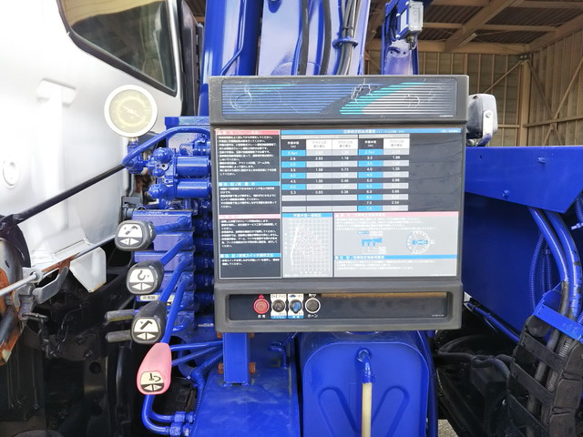 日野レンジャーセーフティクレーン3段中型（4t）[写真23]