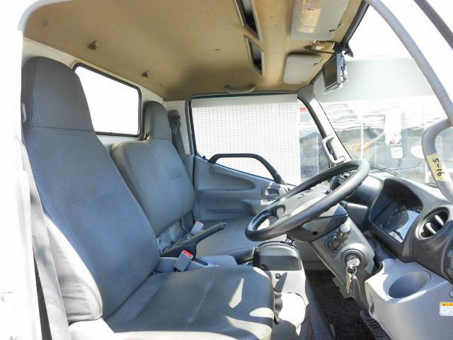 日野デュトロアルミバン小型（2t・3t）[写真32]