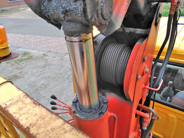 いすゞエルフクレーン3段小型（2t・3t）[写真09]