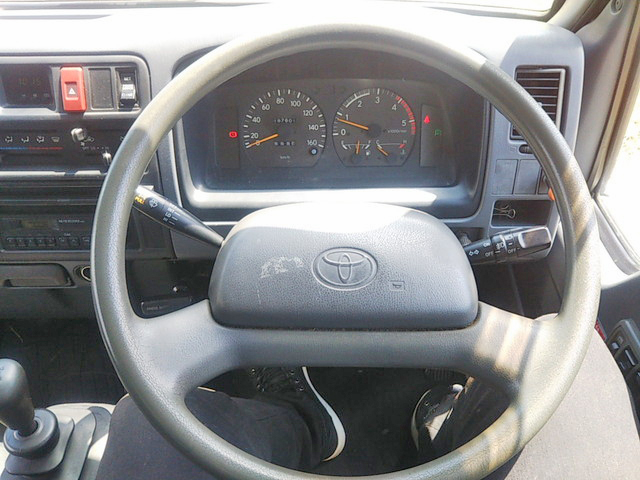 トヨタダイナ幌ウイング小型（2t・3t）[写真22]