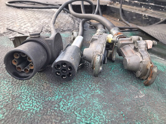 日野プロフィアトレーラーヘッド（トラクターヘッド）大型（10t）[写真11]