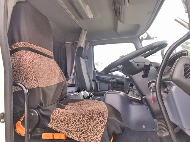 日野プロフィアトレーラーヘッド（トラクターヘッド）大型（10t）[写真29]