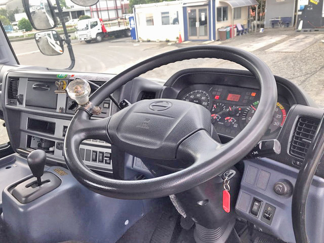 日野プロフィアトレーラーヘッド（トラクターヘッド）大型（10t）[写真30]