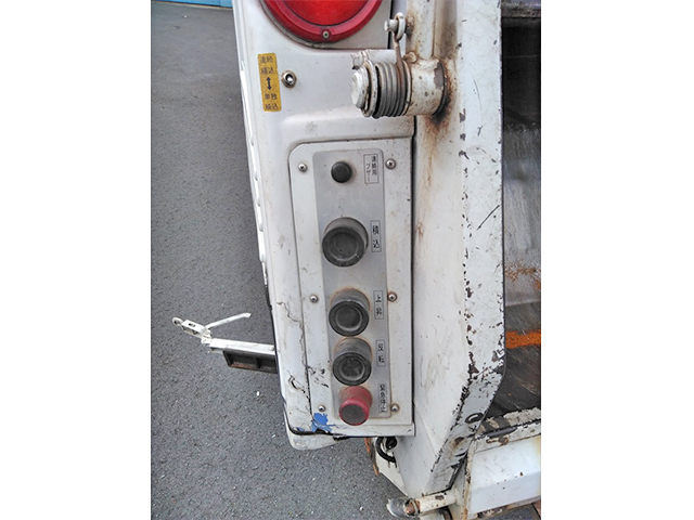 いすゞエルフパッカー車（塵芥車）小型（2t・3t）[写真12]