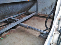 いすゞエルフパッカー車（塵芥車）小型（2t・3t）[写真22]