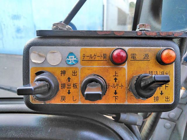 いすゞエルフパッカー車（塵芥車）小型（2t・3t）[写真30]