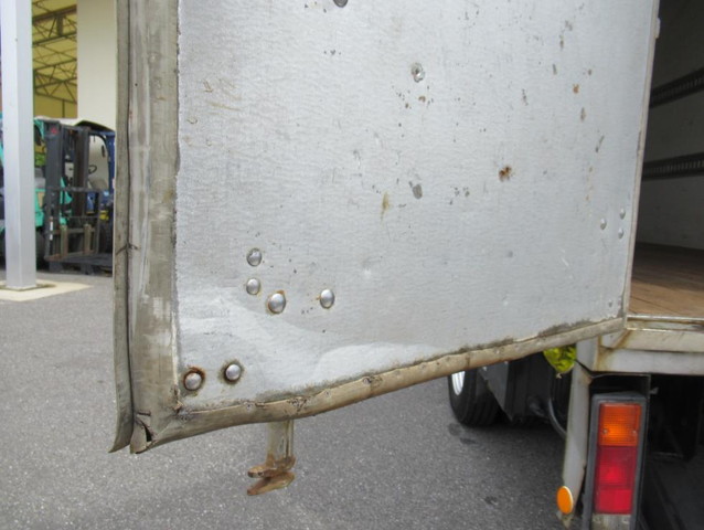 いすゞエルフアルミバン小型（2t・3t）[写真22]