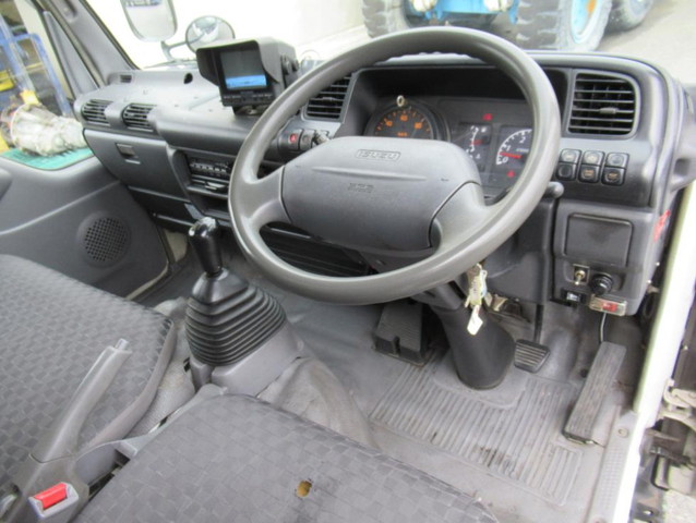 いすゞエルフアルミバン小型（2t・3t）[写真09]