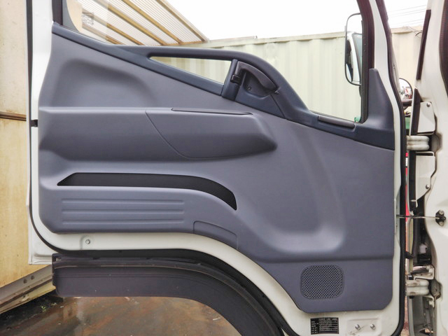 三菱ふそうキャンター幌ウイング小型（2t・3t）[写真26]