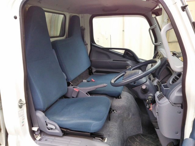 三菱ふそうキャンター幌ウイング小型（2t・3t）[写真28]