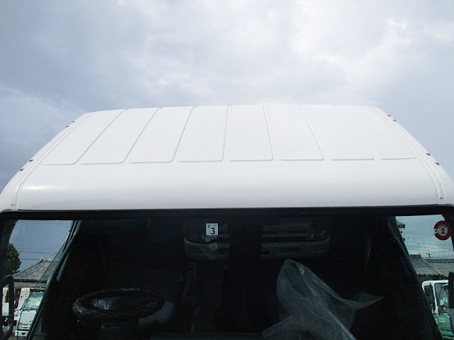 三菱ふそうキャンター幌ウイング小型（2t・3t）[写真10]