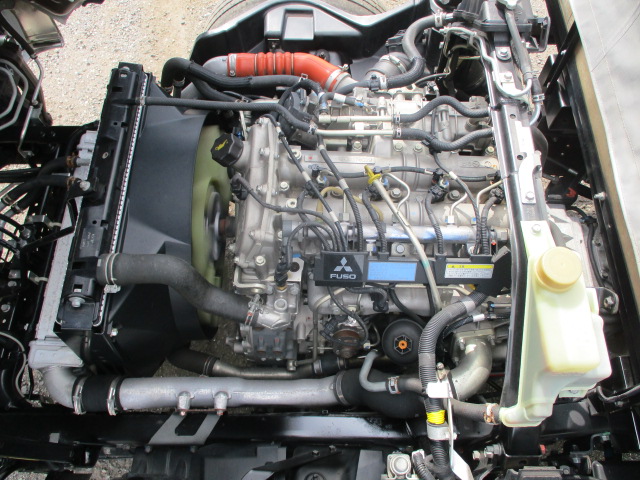 三菱ふそうキャンター幌ウイング小型（2t・3t）[写真19]