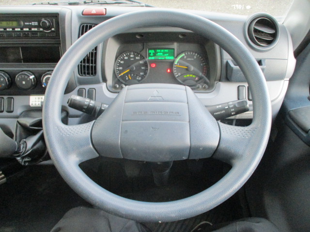 三菱ふそうキャンター幌ウイング小型（2t・3t）[写真25]