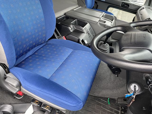 いすゞギガアルミブロック大型（10t）[写真21]