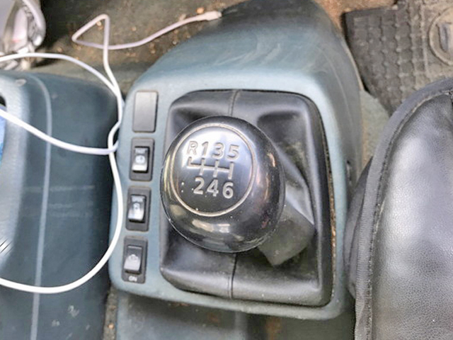 UDトラックスコンドルクレーン4段増トン（6t・8t）[写真29]