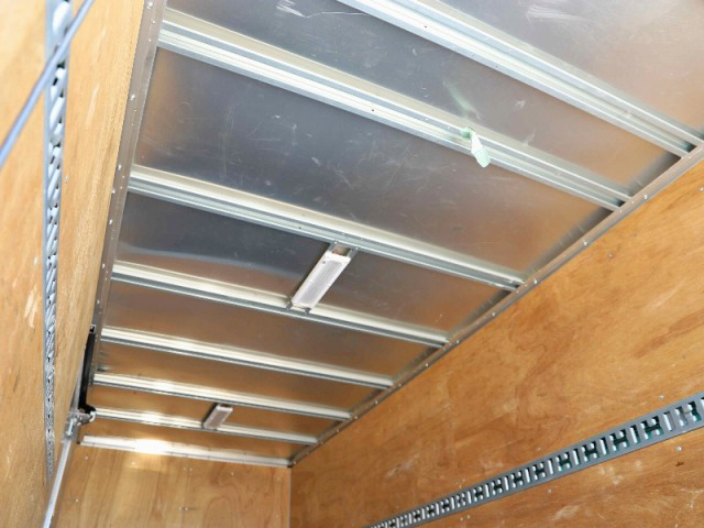 三菱ふそうキャンターアルミバン小型（2t・3t）[写真10]