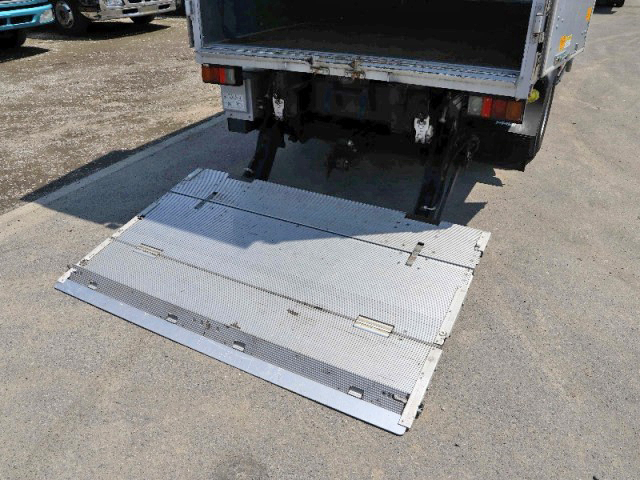 三菱ふそうキャンターアルミバン小型（2t・3t）[写真13]