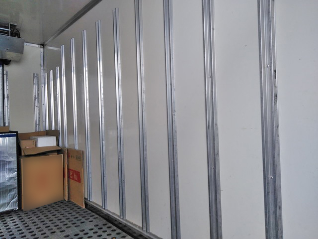 いすゞエルフ冷凍車（冷蔵車）小型（2t・3t）[写真12]