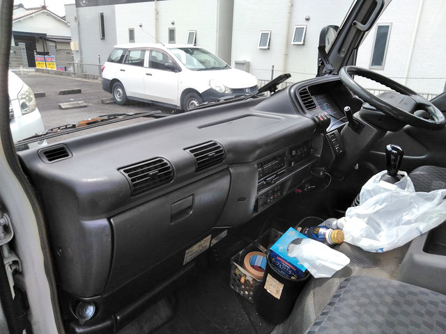 いすゞエルフ冷凍車（冷蔵車）小型（2t・3t）[写真21]