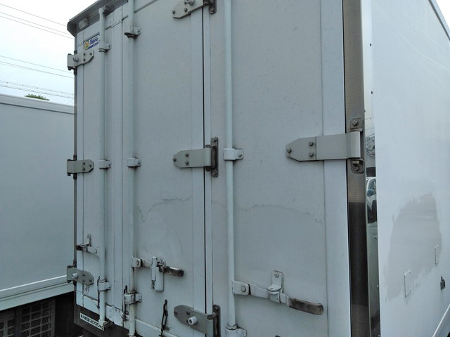 いすゞエルフ冷凍車（冷蔵車）小型（2t・3t）[写真05]