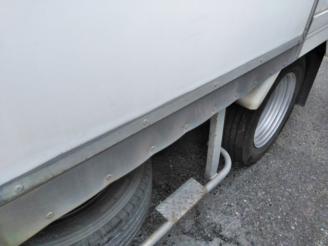 いすゞエルフ冷凍車（冷蔵車）小型（2t・3t）[写真09]