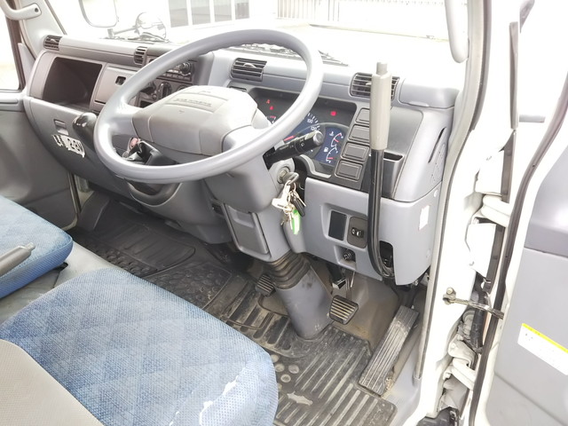 三菱ふそうキャンター高所作業車小型（2t・3t）[写真32]