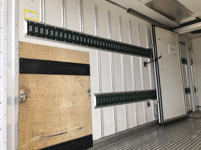 いすゞエルフ冷凍車（冷蔵車）小型（2t・3t）[写真12]