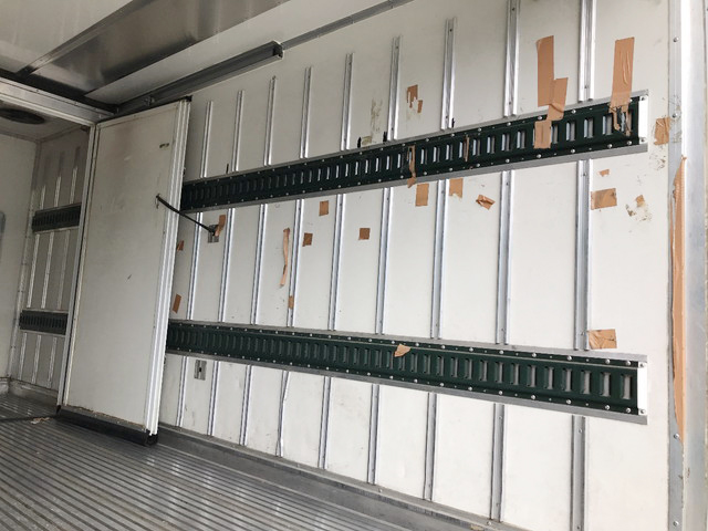 いすゞエルフ冷凍車（冷蔵車）小型（2t・3t）[写真13]