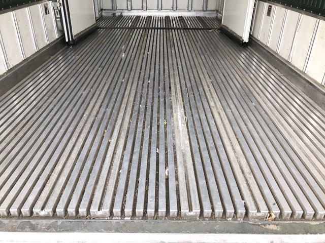 いすゞエルフ冷凍車（冷蔵車）小型（2t・3t）[写真18]