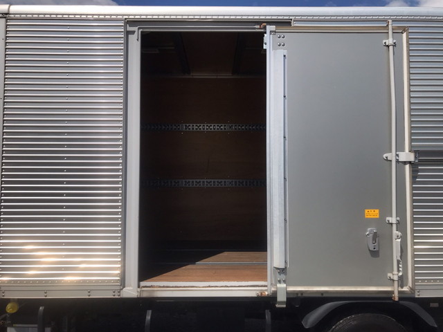 三菱ふそうキャンターアルミバン小型（2t・3t）[写真07]
