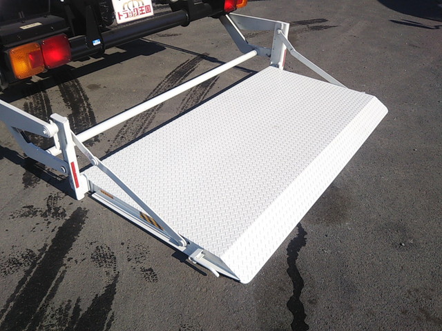 日野レンジャー平ボディ中型（4t）[写真10]