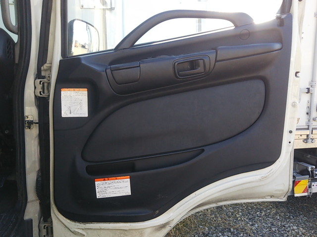 日野レンジャー平ボディ中型（4t）[写真24]