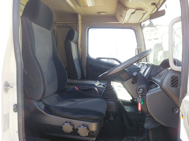 日野レンジャー平ボディ中型（4t）[写真26]