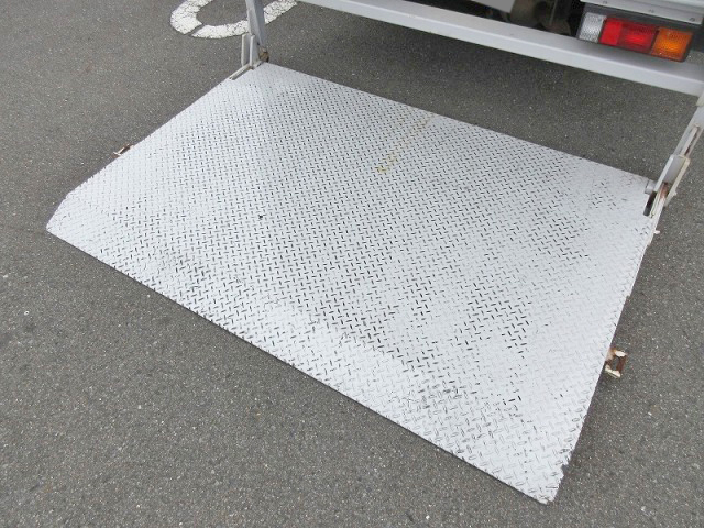 三菱ふそうキャンターアルミバン小型（2t・3t）[写真12]