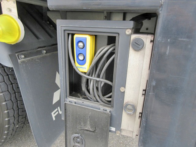 三菱ふそうキャンターアルミバン小型（2t・3t）[写真13]