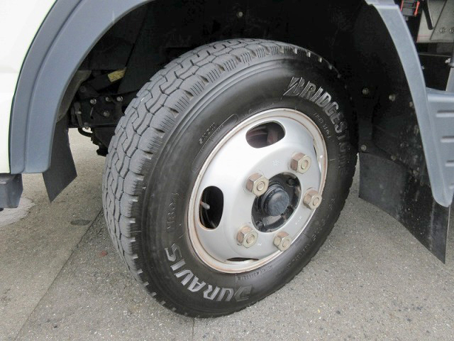 三菱ふそうキャンターアルミバン小型（2t・3t）[写真17]