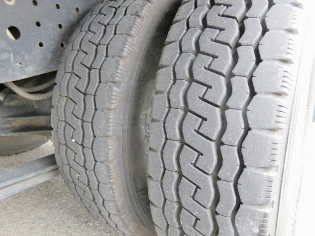 三菱ふそうキャンターアルミバン小型（2t・3t）[写真20]