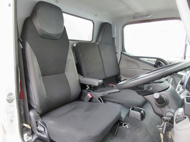 三菱ふそうキャンターアルミバン小型（2t・3t）[写真23]