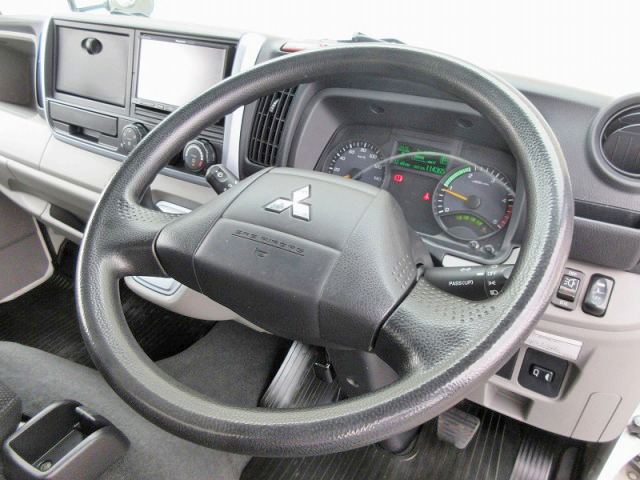 三菱ふそうキャンターアルミバン小型（2t・3t）[写真28]