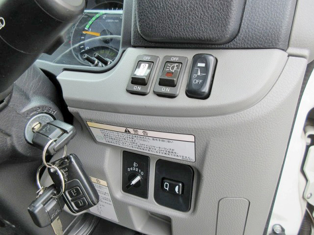 三菱ふそうキャンターアルミバン小型（2t・3t）[写真31]