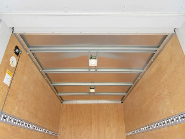 三菱ふそうキャンターアルミバン小型（2t・3t）[写真08]