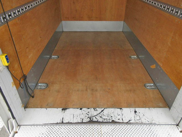 三菱ふそうキャンターアルミバン小型（2t・3t）[写真09]