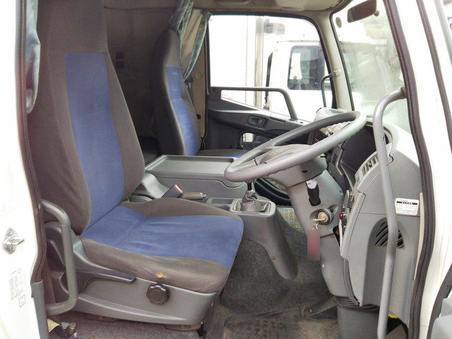 三菱ふそうファイタークレーン3段中型（4t）[写真32]